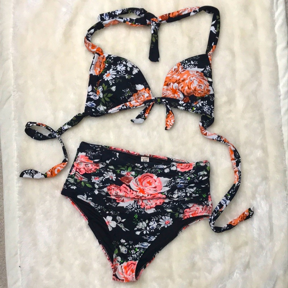Cupshe High-waisted Black Floral Halter bikini